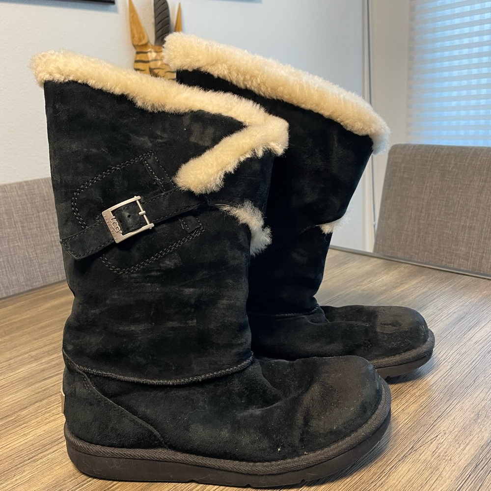UGG, size 7, sheep skin lined boots!